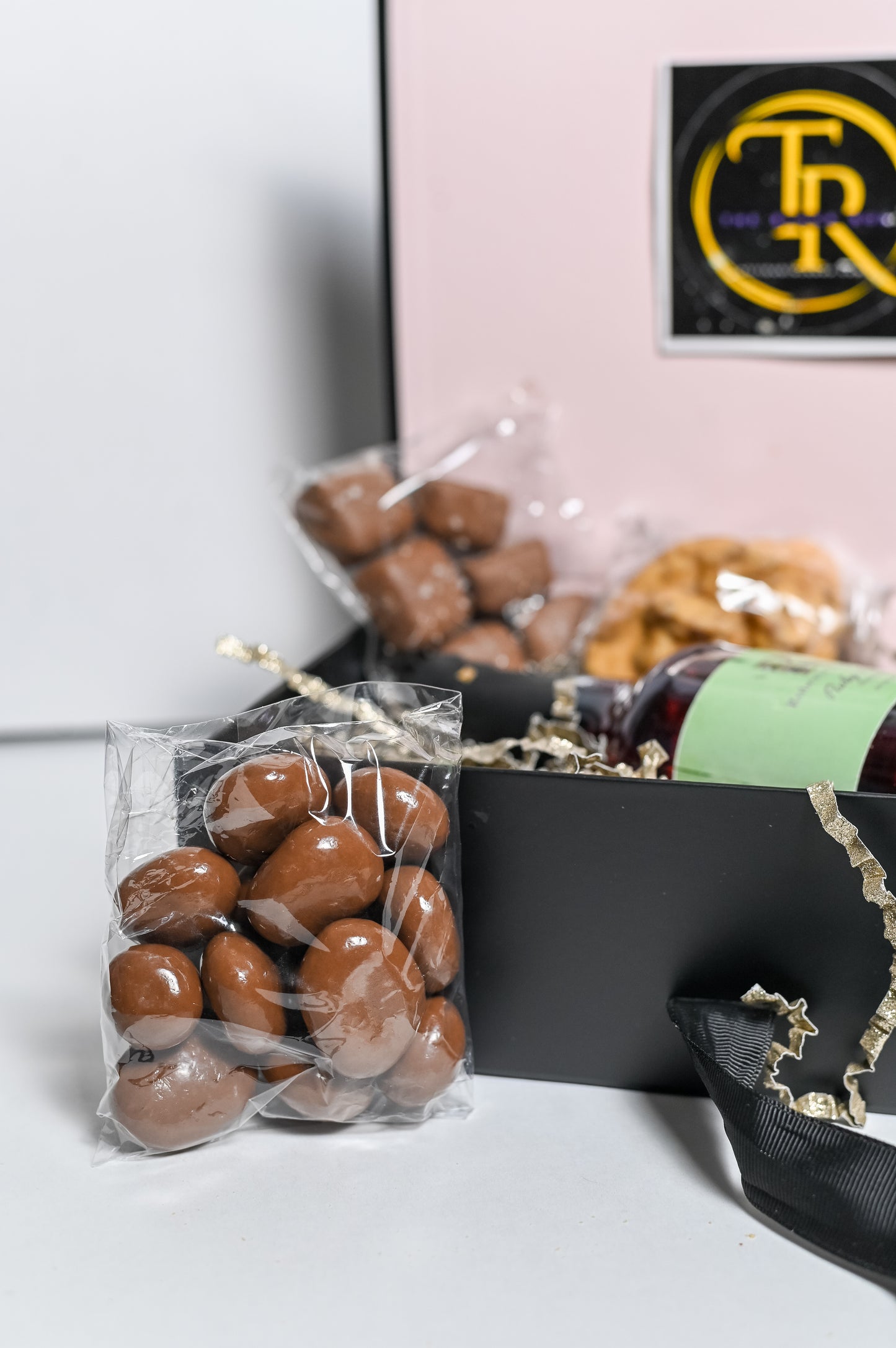 The Black Box with White Wine and Premium Milk Chocolate - Brown Pralines and Sweets