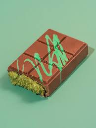 Dubai Chocolate Bar 7.4 ounces - Brown Pralines and Sweets